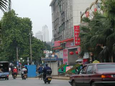 350 nghìn ô tô và hơn ba triệu xe máy ở tỉnh
Quảng Tây sẽ chạy bằng nhiên liêụ sinh học.
Trong ảnh: Đường phố ở Nam Ninh,
thủ phủ tỉnh Quảng Tây. 
